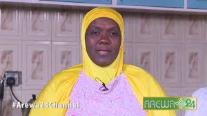 Zaki jajaga tarugu da albasar ki daidai misali, sai ki daura tukunya ki zuba mai ki yanka albasa, in ya soyu sai ki zuba jajagen ki, kisa gishiri da sinadari dandanonki, ki barshi ya soyu Arewa24 On Twitter Akushidarufi Zai Zo Da Yadda Ake Tuwon Shinkafa Da Miyar Wake Lemon Goba Citta Da Kuma Lemon Tsami Misalin 7 30