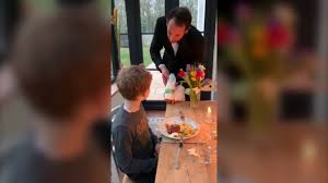 These awesome family dinner recipes include simple, homemade versions of kids' menu classics, such as macaroni and cheese, chicken nuggets, fish and chips, pizza, spaghetti and meatballs, chili, and quesadillas. Tuxedo Clad Dad Arranges Fancy Dinner Party For Kids During Coronavirus Isolation National Globalnews Ca