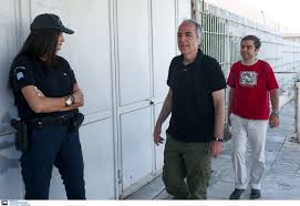 Εκτός φυλακής για ακόμα έξι ημέρες ο δολοφόνος της 17 νοέμβρη, δημήτρης κουφοντίνας. Koyfontinas Gia Aporripsh Ths Adeias Ta3ikh Kai Diatetagmenh Dikaiosynh