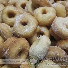 Menyediakan resepi donut yang simple, gebu dan sedap serta menceritakan tentang donut yang pelbagai jenis. Donut Gebu Recipe By Dapurfaafeefoo Letsmasak Com Resep Resep Manis Roti