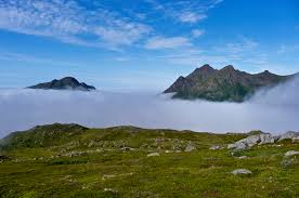 The biggest island group is lofoten and vesterålen islands in the northern part. Vesteralen And Hinnoya