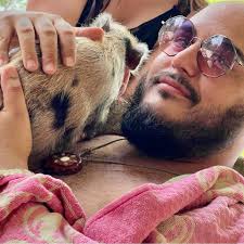 Turista estadounidense vino a festival de playa y apareció muerto dentro de  carro