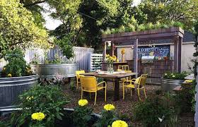 Contrast cabinets with raw wood and white 22 Innovative Farmhouse Style Outdoor Kitchens That Will Mesmerize You