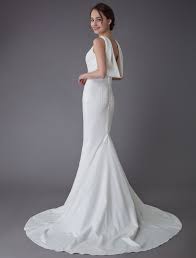 Non temere, il nostro servizio assistenza clienti è sempre a tua completa disposizione al numero verde 02 3030 0067 oppure puoi sempre consultare le nostre semplici pagine di aiuto. Abiti Da Sposa 2021 Abiti Da Sposa Da Spiaggia Posteriore Con Cappuccio E Avorio Semplici Guaina Da Sposa Con Il Treno Milanoo Com