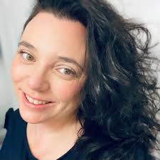 Sarah Archambault's Instagram, Twitter & Facebook