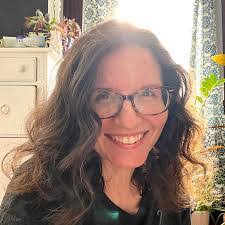 Annie Ewing's Instagram, Twitter & Facebook