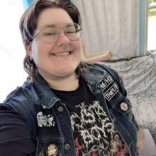 How to resolve a loud street light issue in Muncie?