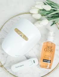 When the red light wavelength reaches your skin affected by rosacea, the skin cells absorb it and it results in increased microcirculation. Does Light Therapy For Acne Really Work La La Lisette