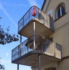 Balkongelander Mit Plexus V Gezogenes Und Gestrecktes Blech Gelander Balkon Balkon Architektur