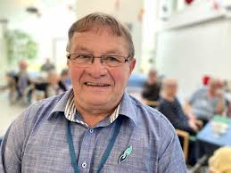 Eddie skammer sig ikke over at skilte med sin sygdom: Nyt symbol skal  hjælpe borgere med demens