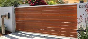 Although modern and contemporary are actually two different styles, many people use them interchangibly. Modern Driveway Gate Clear Redwood Contemporary Entrance Los Angeles By Harwell Fencing And Gates Inc Houzz Uk