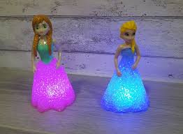Kizlarin Hayran Oldugu Frozen Elsa Kiz Cocuk Gece Lambasi Olarak Frozen Cocuk Odasi Konseptini Tamamlayacak Frozen Gece Lambasi Ile Coc Anna Karina Elsa Anna
