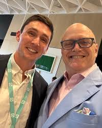 Lisa Weitzman's Instagram, Twitter & Facebook