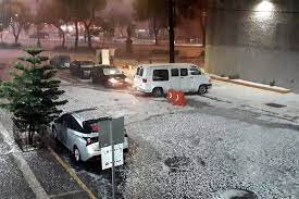 Usuarios en redes sociales compartieron fotos y videos del momento en que la granizada azotó la cdmx. Puq1ay5ktgvswm