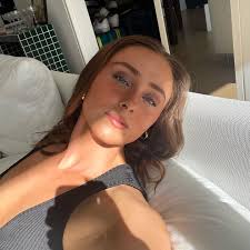 Hi again 😚 it's golden hour 🌅