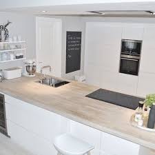 Pate Nette Innovateur Envers Atoll Orthogonal Vetu D Un Flamboyant Devis De Tra Pate Nette En 2020 Cuisine Moderne Blanche Cuisine Blanche Et Bois Cuisine Moderne