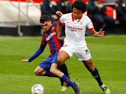 Reports suggest united have identified real madrid's varane as their top transfer target, with the spanish club open to. Man United Transfer News Reduced Price For Jules Kounde Givemesport