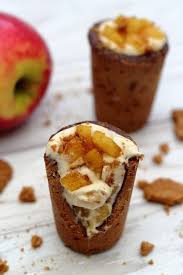 Cookie Shot Aux Pommes Caramelisees Et Chantilly Speculoos Amandine Cooking Pinterest Cookie Recipes Chewy Sugar Cookie Recipe Easy Cookies Recipes Chocolate Chip