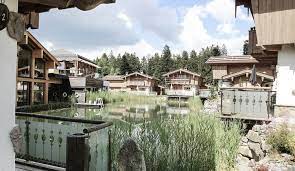 Genießen sie großzügigen komfort mit wohlfühlgarantie. Inn S Holz Chaletdorf Bohmerwald In Ulrichsberg