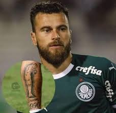 Aliás, trajetória essa que o projetou para o futebol nacional, após boas atuações e passes precisos para seus companheiros de clube. Bja2rkdxuqvczm