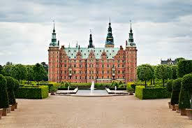 Shot in hd with an iphone6s using filmic pro, a moondog labs anamorphic lens, and a dji osmo mobile stabilizer. Frederiksborg Castle Frederiksborg