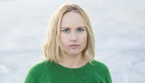 Ida Gilbert, «I de profane dager»: Når satiren tar overhånd