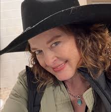 A very special thank you to our outgoing Board member, Shari Silver. Shari  served