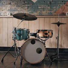 Why rolling stone charlie watts doesn't have a drum kit at home. Minimal Drumkit Arts Minimalism