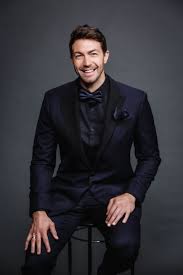 Moses mackay and annie theis confirm split they seemed to have found love on a reality tv show, but bachelor winner annie theis and moses mackay have gone their separate ways. Bachelorette Nz S Host Has Just Been Announced And It S None Other Than Art Green