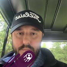 Looking for affordable at-home nail techs. Post pictures.