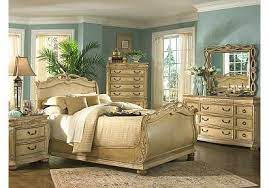 In the kitchen, a large. Cindy Crawford Home Villa D Este Light 7 Pc Queen Bedroom Home White Bedroom Furniture Furniture