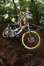 greg minnaarr on the honda dh bike 自転車