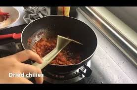 Sungguhpun begitu ianya boleh dijumpai di seluruh sambal ayam penyet. Resepi Tiga Budak Gemuk Ayam Masak Kicap Sambal Gesek Youtube Sambal Wok Saute Pan