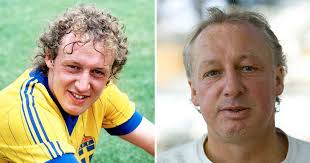 Glenn strömberg är fotbollsspelaren som efter en framgångsrik fotbollskarriär blev sportkommentator. Svenske Landslagsikonen Har Lamnat Fotbollen Helt Har Hans Nya Ovantade Liv