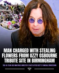 Do you recognize this handsome country star without his iconic mustache?  See photos of more country singers (like Chris Stapleton, Thomas Rhett, and  more) without their signature facial hair --->>  https://go.countryrebel.com/Beardless-Country-Singers