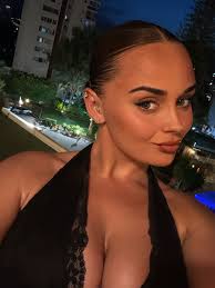 Amber Medlin (@ambermedlinn) • Instagram photos and videos