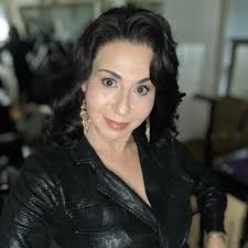 ⚠️ Viewer discretion advised ⚠️ Because when this one lights up, she steals  the show 😌 Coming soon… Savvy style 💜💛💚 Fleur de Lis by  @lemonlanecustoms