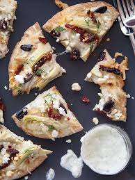 Quick And Easy Dinner On Flatbread Crust Chicken Tzatziki Pizza Foodiecrush Com Pizza Recipes Homemade Recipes Food