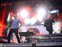 S A Sinucis Solistul De La Linkin Park Chester Bennington Si A Luat ViaÅ£a Chiar De Ziua Prietenului SÄƒu Chris Cornell La A CÄƒrui Inmormantare A Cantat Omagii Impresionante Pentru Artist Spiritul TÄƒu Se