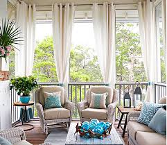 Beautiful Casual Coastal Porch In This Empty Nester Second Home Is The Perfect Spot For An Afternoon Cup Of Tea And A Good Book Dekor Ev Icin Ev Mimarisi