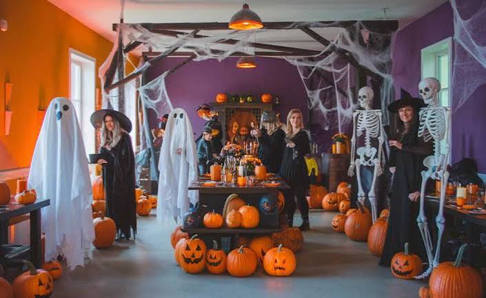 13 Simple Yet Spooky Halloween Party Ideas!