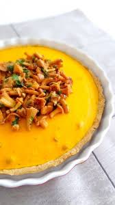 Tarte Au Potiron Et Noisettes Poelee De Girolles Le Tout Sur Une Pate Brisee Aux Graines Rock The Bretzel Recette Recette Recette Potiron Tarte Au Potiron