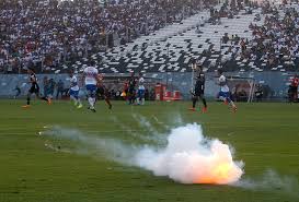Gafas de sol colo colo modelo phantom. Suspenden El Partido En El Estadio Monumental Cuando La Uc Vencia A Colo Colo Con Comodidad