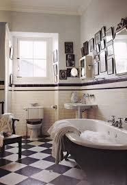 Une salle de bain zen et design. Le Theme Du Jour Est La Salle De Bain Retro Salle De Bain Retro Idee Salle De Bain Decor De Salle De Bains Retro