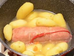 Saucisson A Cuire Lyonnais Et Pommes De Terre Cc Cuisine Saucisson A Cuire Recette Saucisson Recettes De Cuisine
