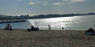 Την κυριακή υψώνεται με αερόστατο η μεγαλύτερη ελληνική σημαία του κόσμου. Arketos Kosmos Sthn Paralia Ston Alimo Polloi Ekanan Kai Mpanio Eikones Ellada Iefimerida Gr