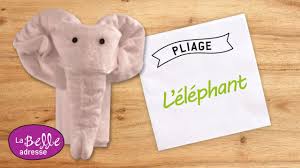 On vous donne quelques idées de pliage de serviette facile. Pliage De Serviette De Bain En Forme D Elephant Labelleadresse Youtube