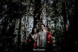 Budget buat foto priwed ini bisa dibilang lumayan (apalagi kalau priwednya diluar negri, di dalam jet pribadi ala syahrini), kecuali kamu punya pohon uang menurutku sih priwed di luar negri itu agak too much ya. Foto Prewedding Di Gunung Pancar 73photoworks Vendor Wedding Photography Jakarta