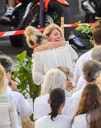 Dès l'annonce de la mort de johnny par laeticia hallyday ce mercredi 6 décembre, l'elysée a. Epingle Sur Johnny