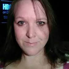 Amanda Larney's Instagram, Twitter & Facebook